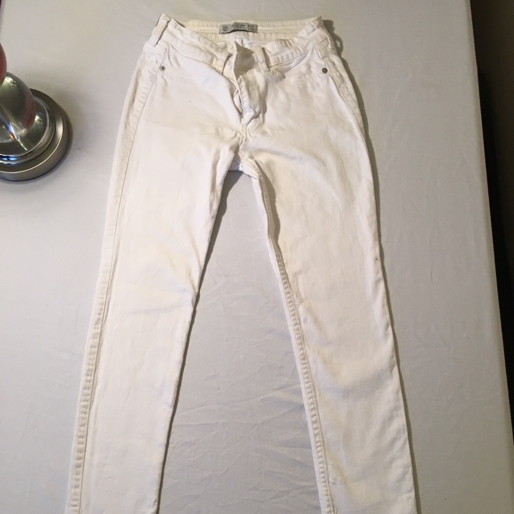 Abercrombie & Fitch white pants